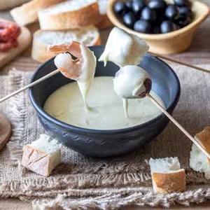 Dip food in cheese fondue.